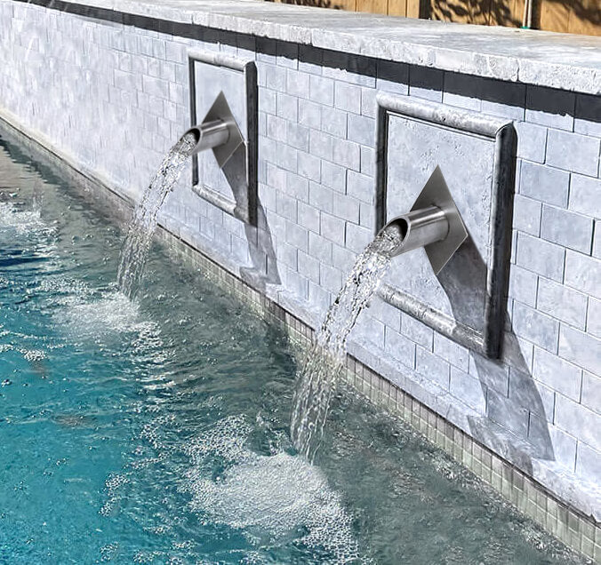 Vianti Falls Stainless 2 Round Scupper With Diamond Plate